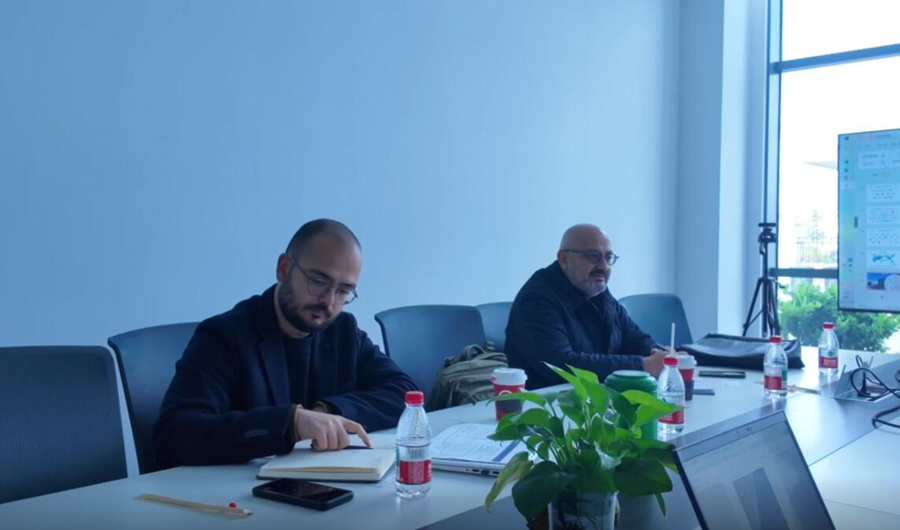 土耳其橡膠減震客戶到訪 參觀滾膠機(jī)、滾膠機(jī)、縮徑機(jī)