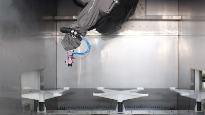 自動(dòng)噴膠的機(jī)器都是機(jī)械手控制行走嗎？