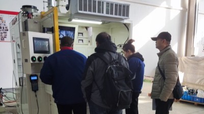 驗(yàn)收成功！定制款自動(dòng)噴膠機(jī)獲橡膠制品客戶高度認(rèn)可