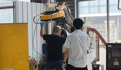 客戶打樣！浙江客戶密封件滾噴機打樣試噴