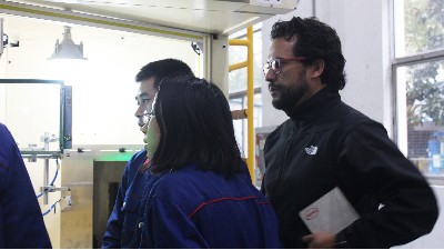 美國汽車減震公司先鋒再次拜訪，預(yù)購安捷倫智能噴膠設(shè)備！