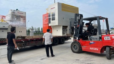 縮徑機(jī)、滾膠機(jī)、噴膠機(jī)發(fā)往河南汽車橡膠減震客戶