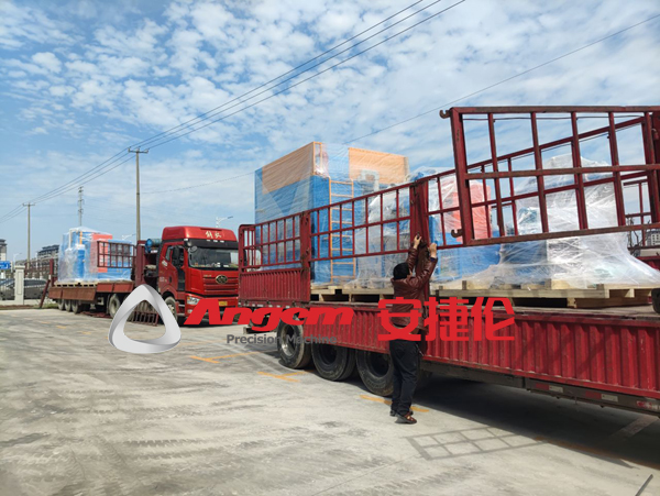 喜訊！順利向浙江客戶(hù)發(fā)了5臺(tái)智能自動(dòng)化噴涂機(jī)縮徑設(shè)備