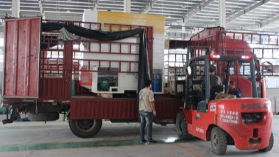 【噴膠機發(fā)貨】自動噴膠機PZ40發(fā)江蘇油封密封件客戶