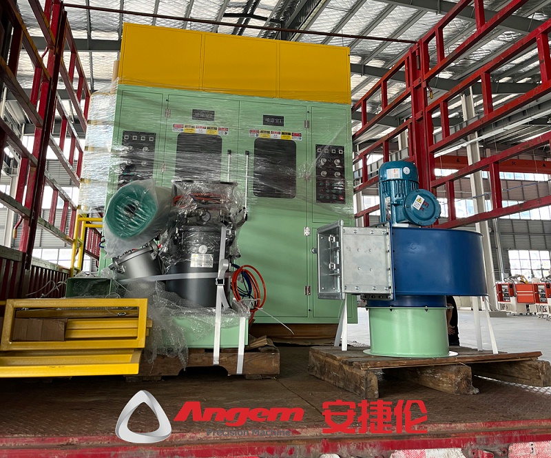 亞新科噴膠機發(fā)貨 (9-)