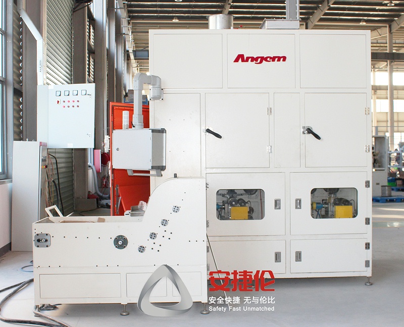 特瑞堡到訪南通工廠驗收鏈?zhǔn)綕L膠機4