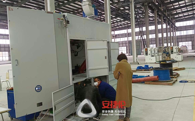 特瑞堡到訪南通工廠驗收鏈?zhǔn)綕L膠機3-