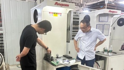 常州汽車減震件客戶 現(xiàn)場驗(yàn)收襯套自動(dòng)縮徑機(jī)