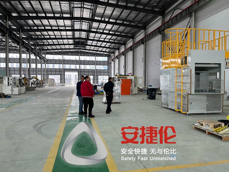 南通應(yīng)急管理局處長、局長到訪安捷倫南通工廠 (7)- - 副本