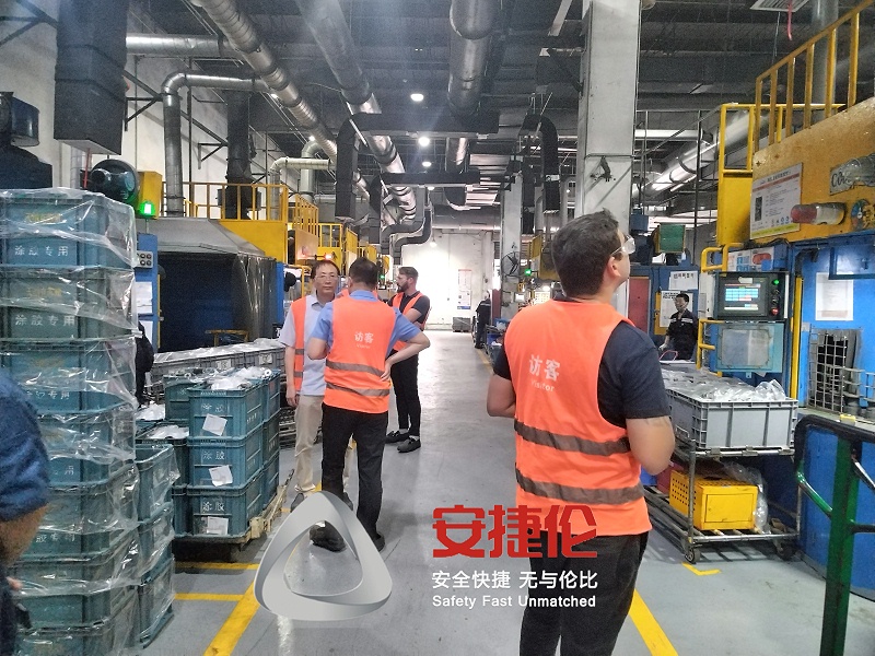 自動噴膠機(jī)