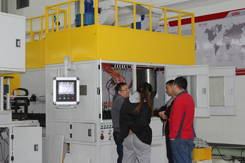 自動(dòng)噴膠機(jī)