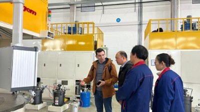 俄羅斯客戶來啦！探秘安捷倫智能自動(dòng)化噴膠機(jī)