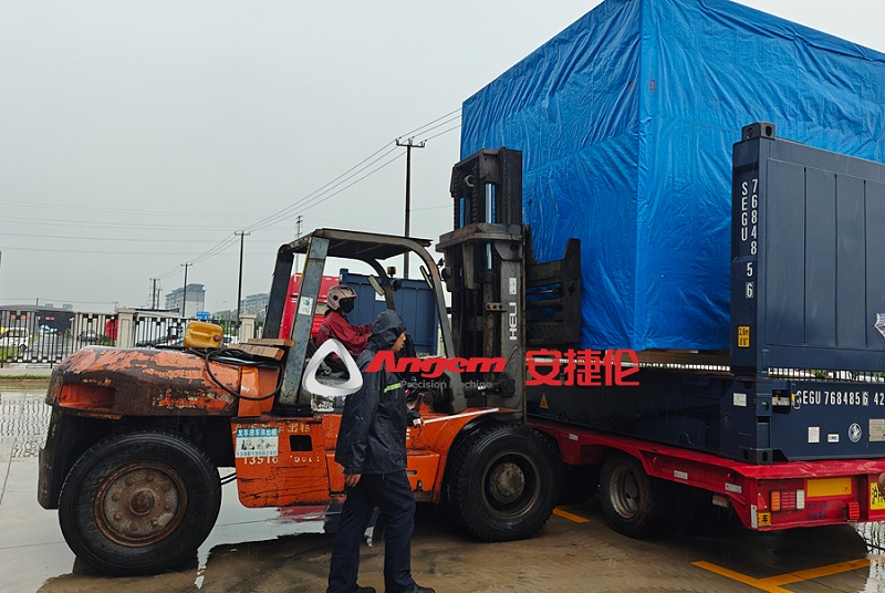 噴膠機(jī)發(fā)貨1