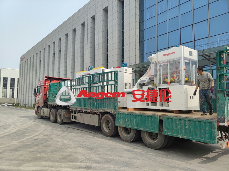 自動(dòng)涂膠機(jī)2