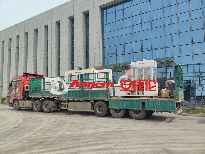 自動(dòng)涂膠機(jī)1