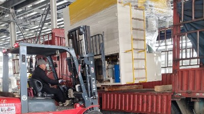 【噴膠機(jī)發(fā)貨】自動(dòng)噴膠機(jī)PZD40發(fā)浙江汽車(chē)橡膠制品客戶