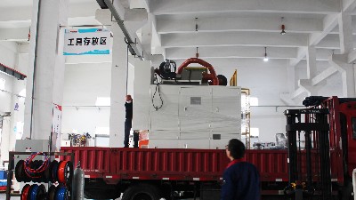 揚(yáng)州客戶自動噴膠機(jī)發(fā)貨了，你也想要一臺嗎？