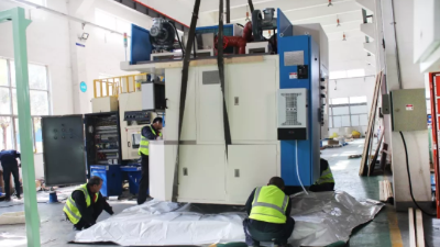 印度客戶訂購的自動噴膠機，正式打包發(fā)貨啦！