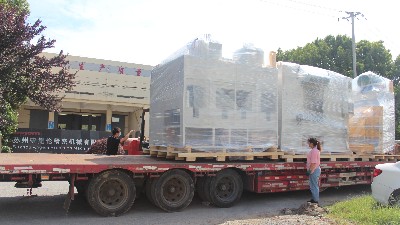 【噴膠機(jī)發(fā)貨】威巴克減震器訂購的PLB120-ZY264X型機(jī)器人噴膠機(jī)發(fā)貨