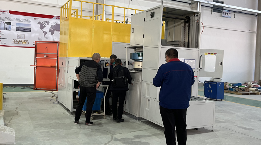 重慶客戶到訪安捷倫，驗(yàn)收PL552鏈條自動(dòng)噴膠機(jī)