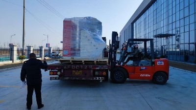 【開年設(shè)備首發(fā)】自動滾膠機(jī)發(fā)貨四川汽車零部件橡塑制品客戶