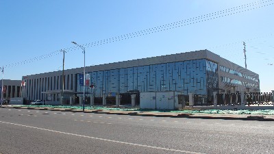 重慶老客戶到訪安捷倫新工廠了解新型軌道式噴膠機等設(shè)備