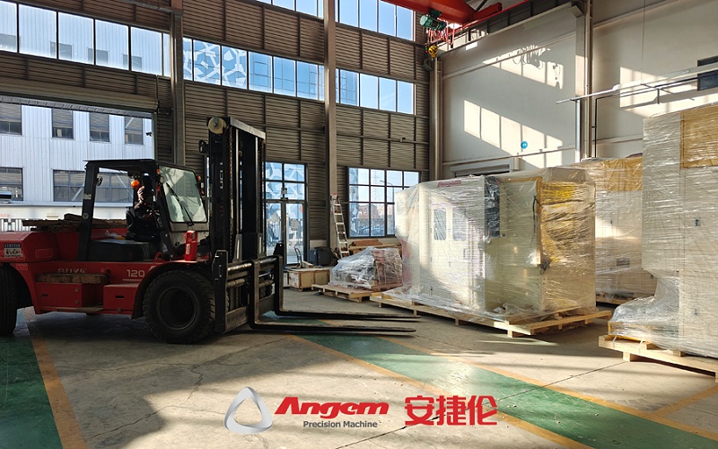 噴膠機(jī)發(fā)山東2