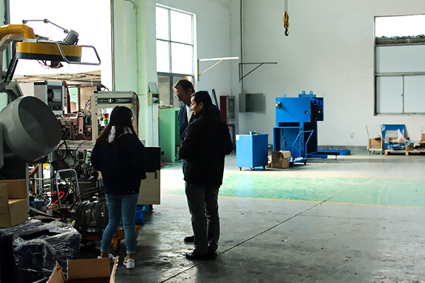 美國威巴克成功簽約安捷倫自動滾膠機(jī)