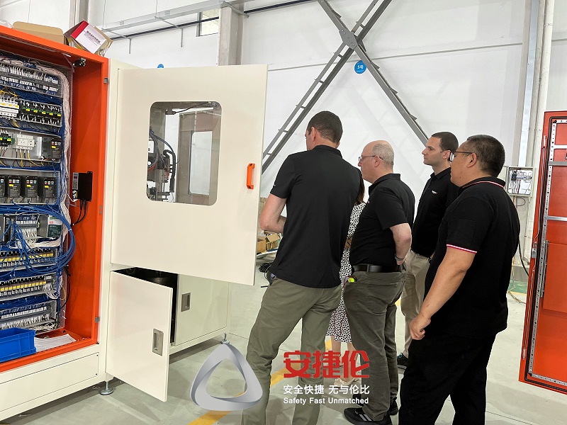 自動(dòng)噴膠機(jī)